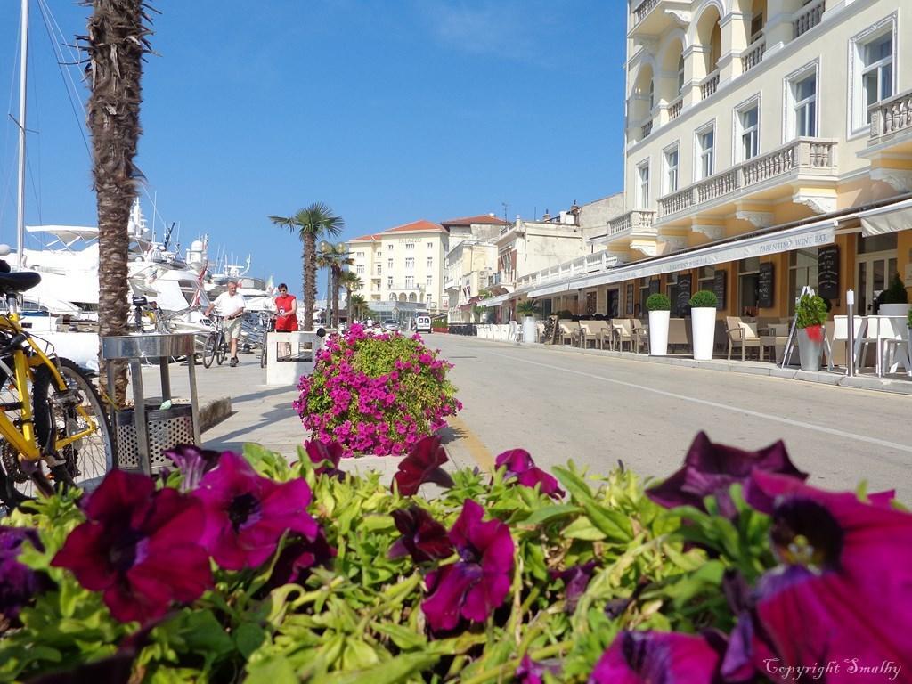 Apartments Mladenka Porec Exterior photo